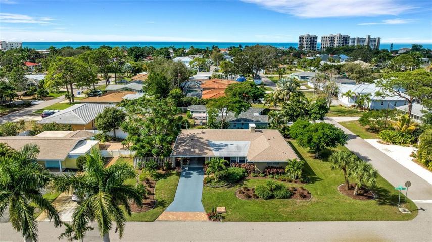 3 Blocks from Beach