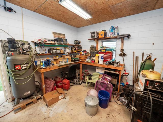 detached garage/workshop