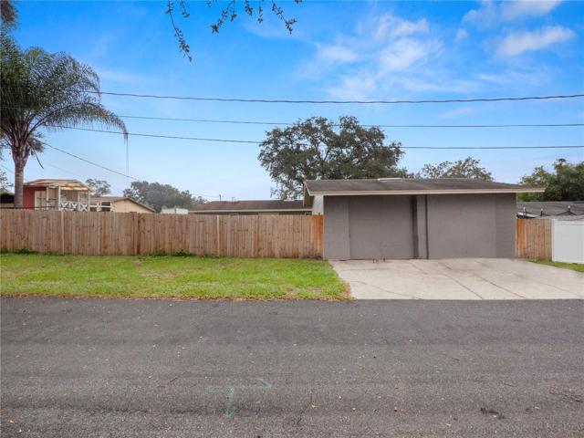 Rosco Ave access to backyard/workshop