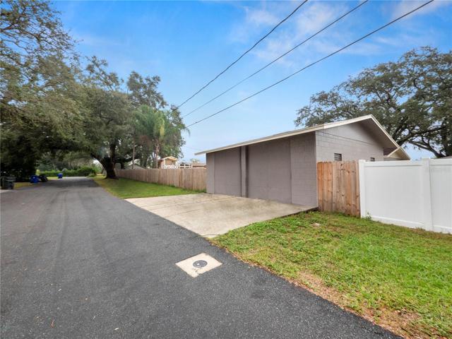 Rosco Ave access to backyard/workshop