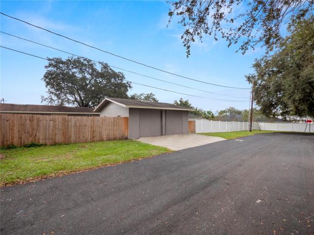 Rosco Ave access to backyard/workshop