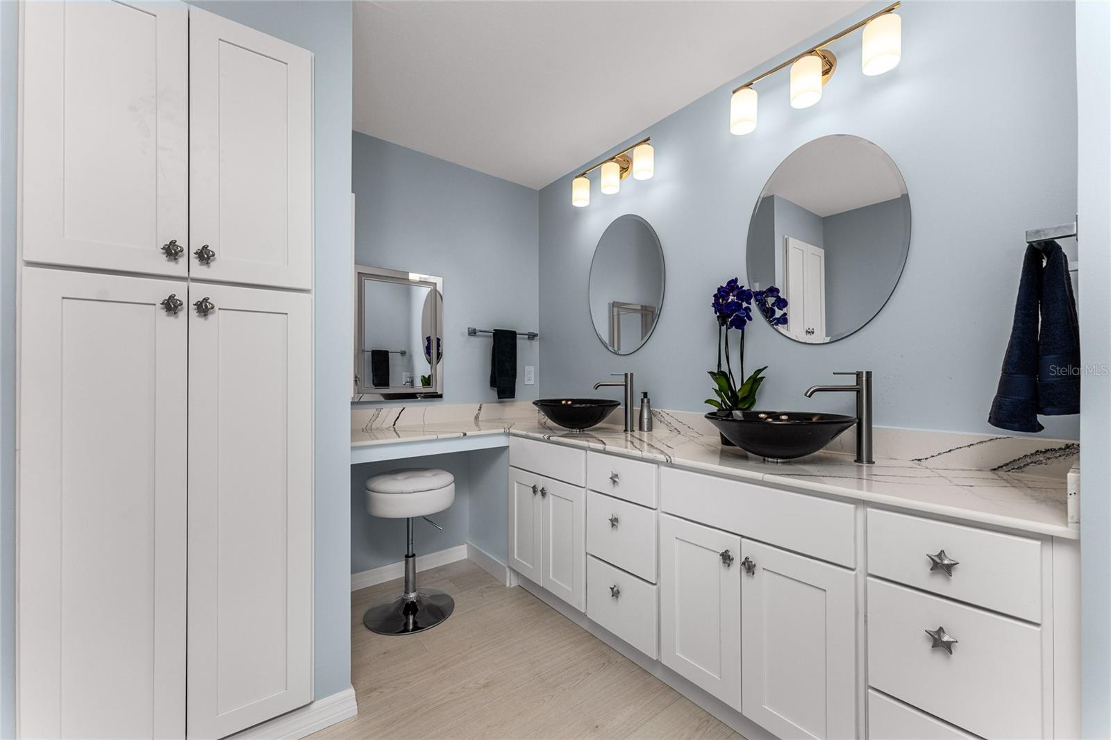 Dual Sinks w/ Decorative Bowl Sinks