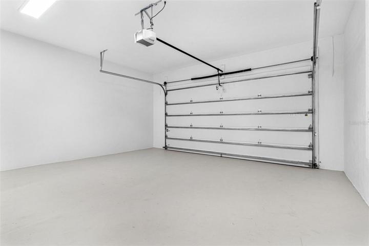 2 Cars Garage