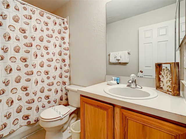 Full bath for bedroom 2 & 3