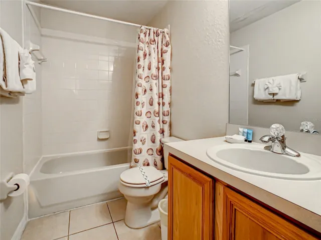 Full bath for bedroom 2 & 3