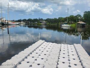Floating dock