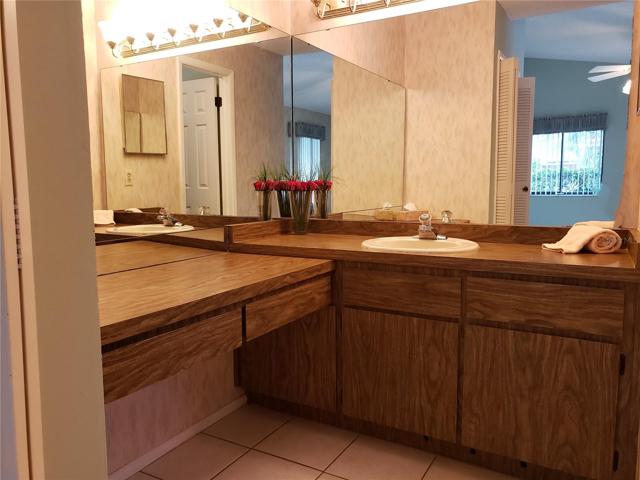 Vanity en-suite