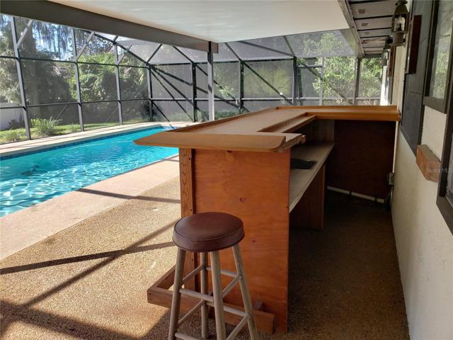 Pool dry bar
