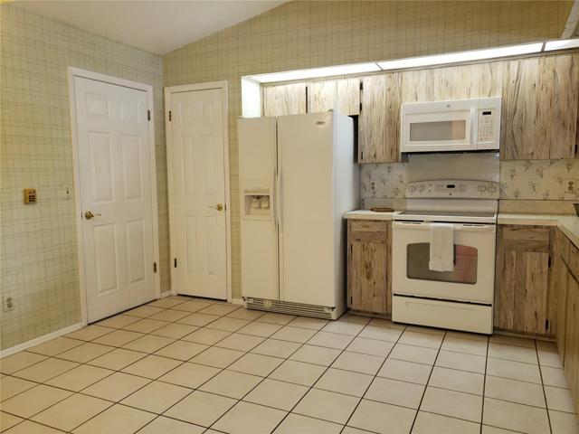 garage entry & closet pantry