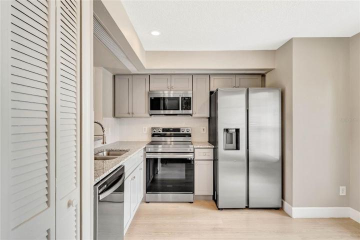 KITCHEN DINNING