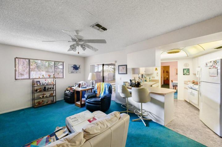 Large 22x13 family room to the kitchen