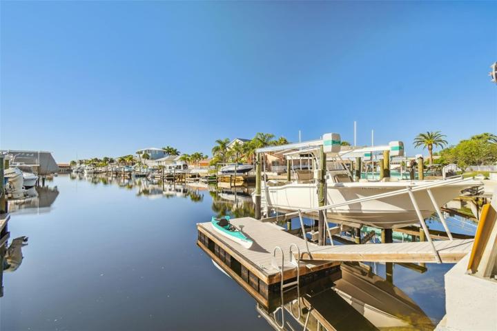 Beautiful views with 10k pound boat lift
