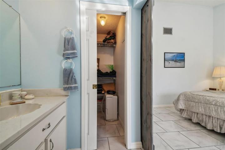 walk in closet for 2nd bedroom