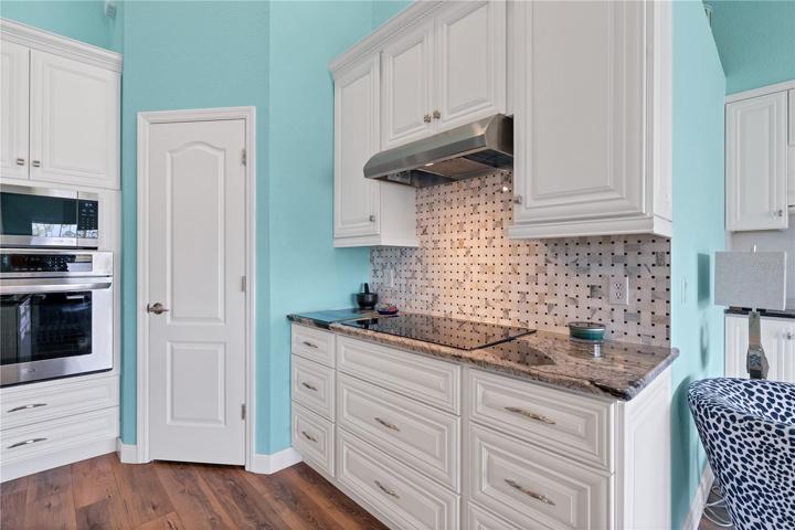 Walk-In Pantry