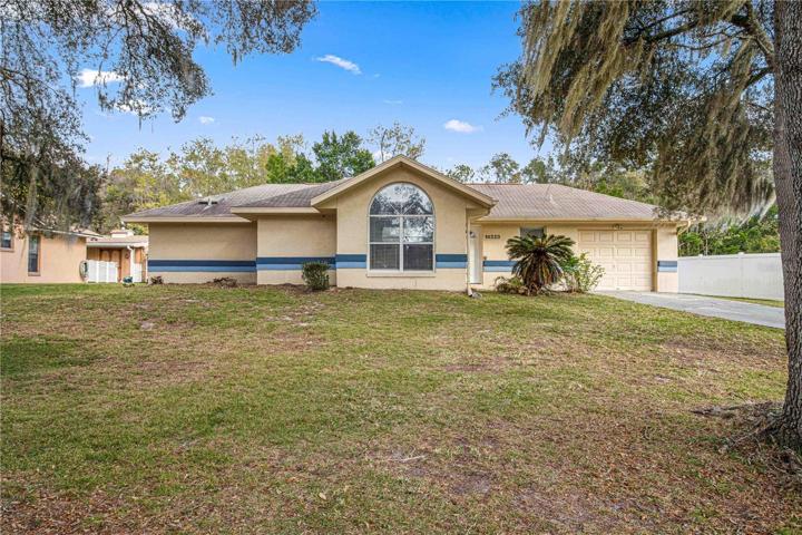 1,210 square feet with screened lenai