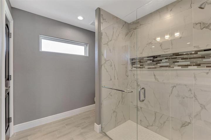 En Suite Bath Shower