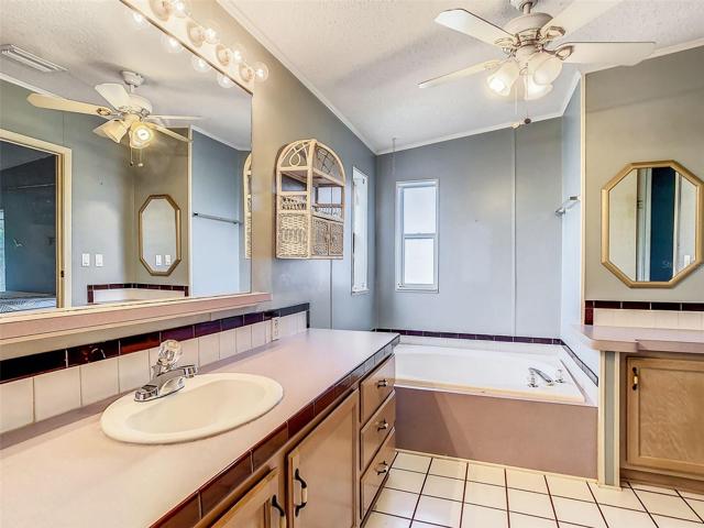 GARDEN TUB IN PRIMARY BA