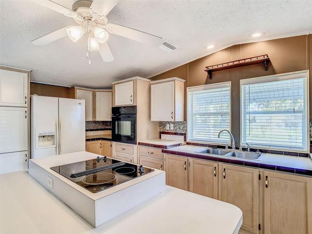 COOK TOP ON ISLAND BUILT IN OVEN