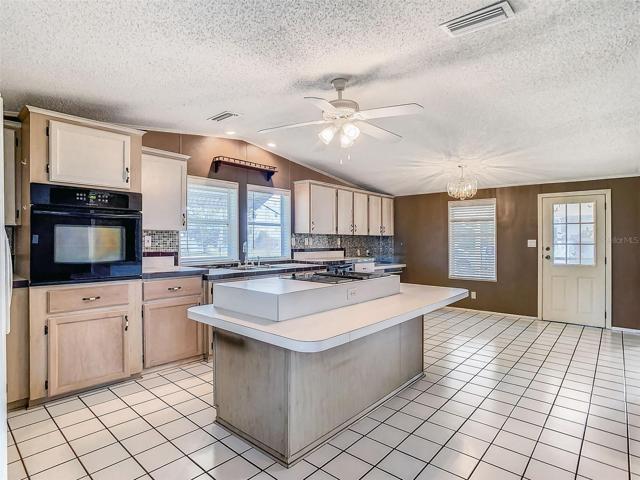 ISLAND WITH COOK TOP