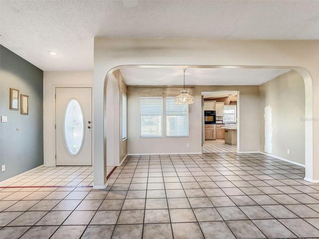 ENTRY & DINING AREA