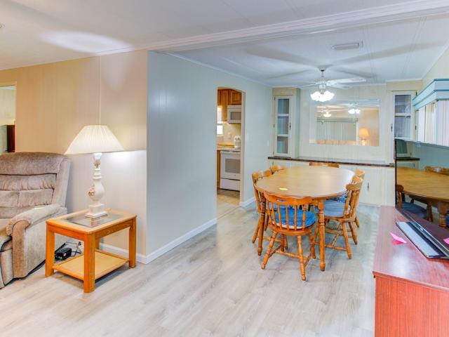 Dining room.