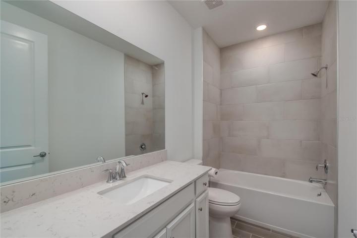 Bathroom 2 with Tub/Shower Combo