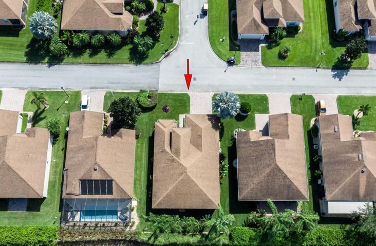 This home is located quiet area of Lake Ashton.