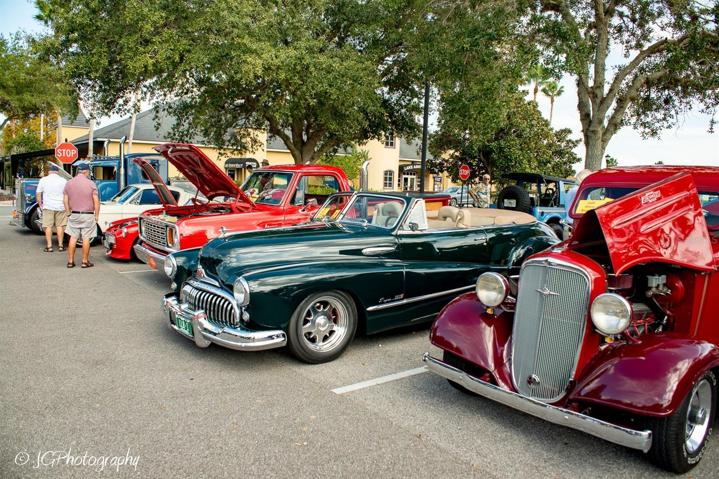 Lake Ashton has a wide range of clubs and organizations, such as a car club, camera club, ham radio club, woodworking club, etc.