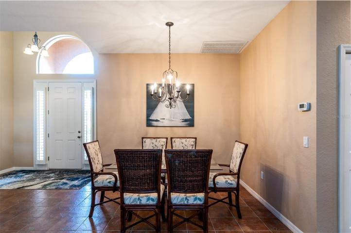 The dining area space is flexible.