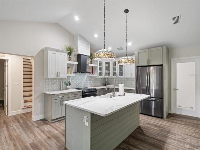 KITCHEN WITH QUARTZ