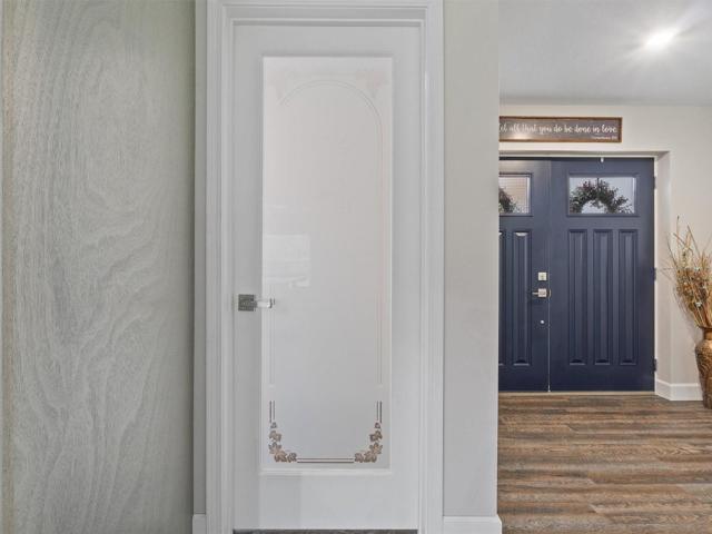 DOOR TO LARG PANTRY