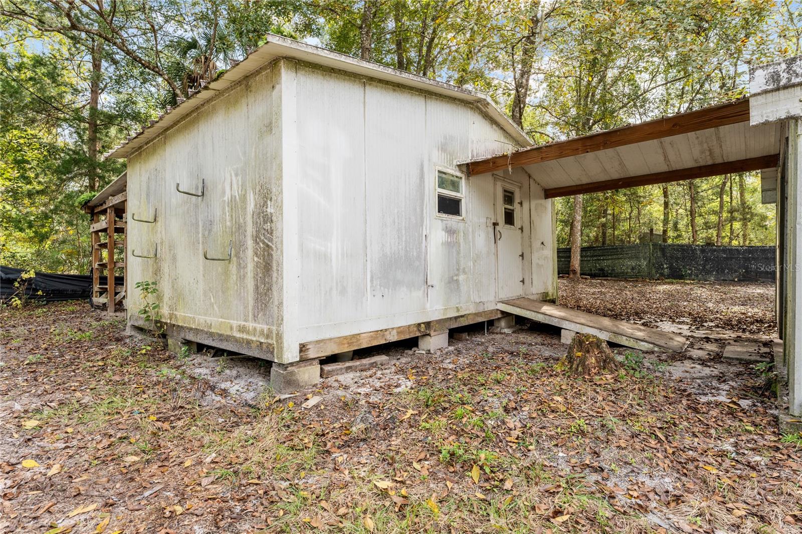 WORKSHOP AT BACK OF ADDIT. GARAGE