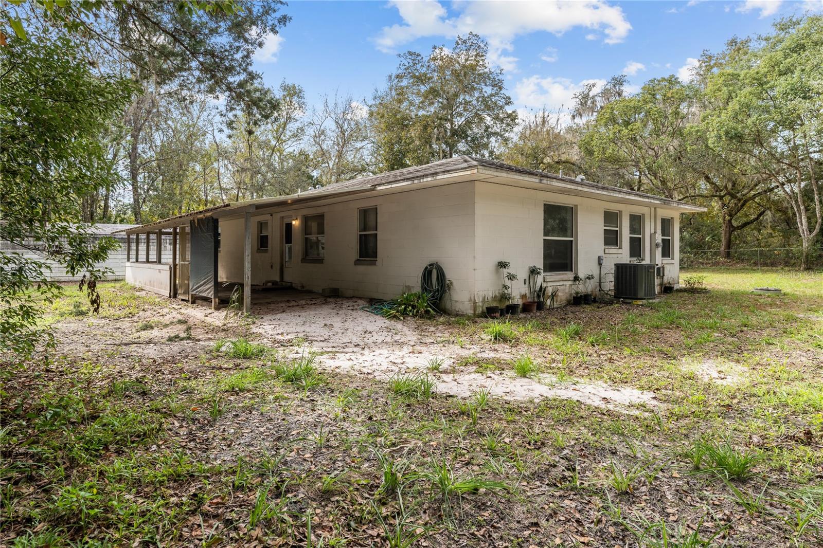 REAR/SIDE VIEW HOME/PORCH