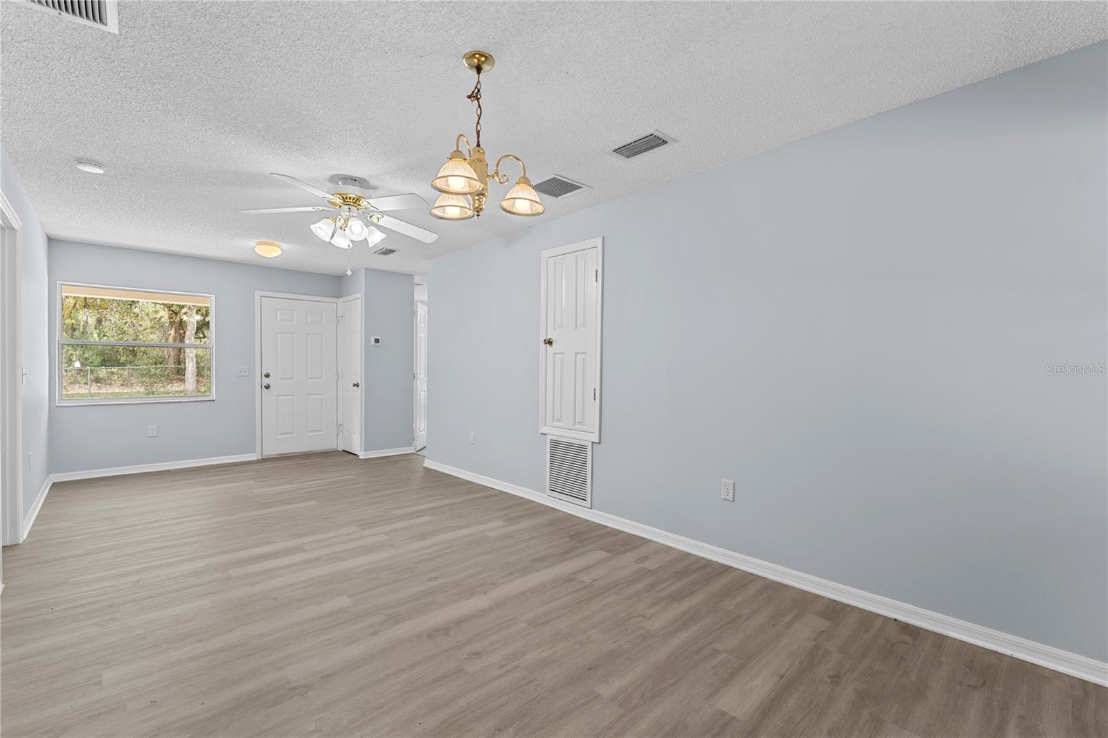 LIVING/DINING RM
