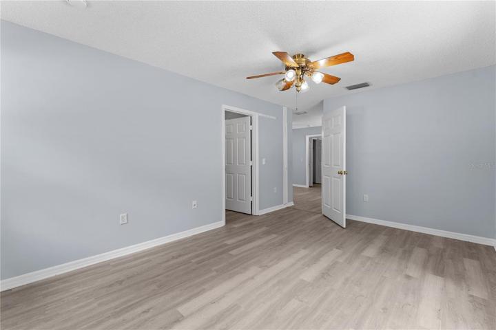 FRONT BEDROOM (COULD BE FAMILY RM, OFFICE ETC)