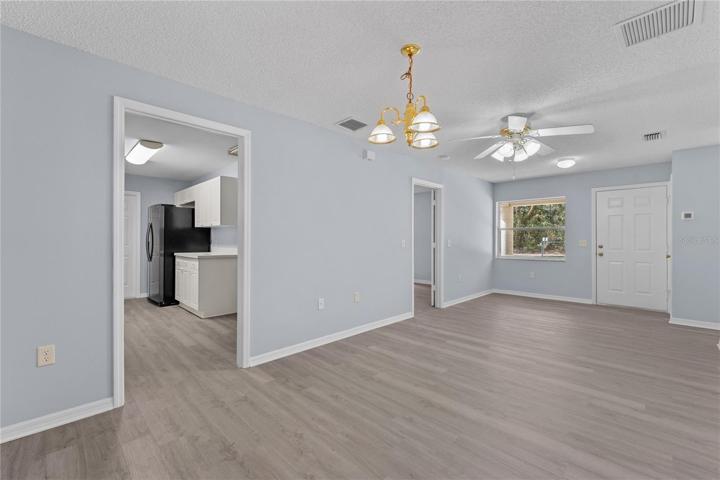 LIVING/DINING