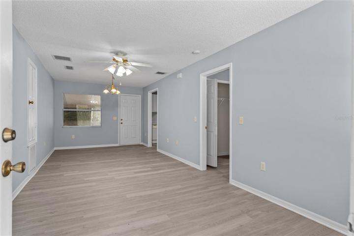 INSIDE FRONT DOOR LR/DR