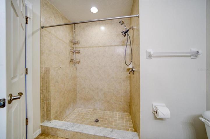 Owner's ensuite bathroom