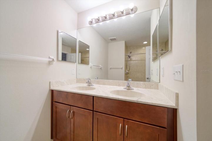 Owner's ensuite bathroom