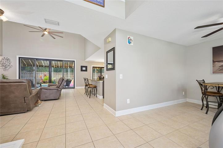 dining room to the left of entry