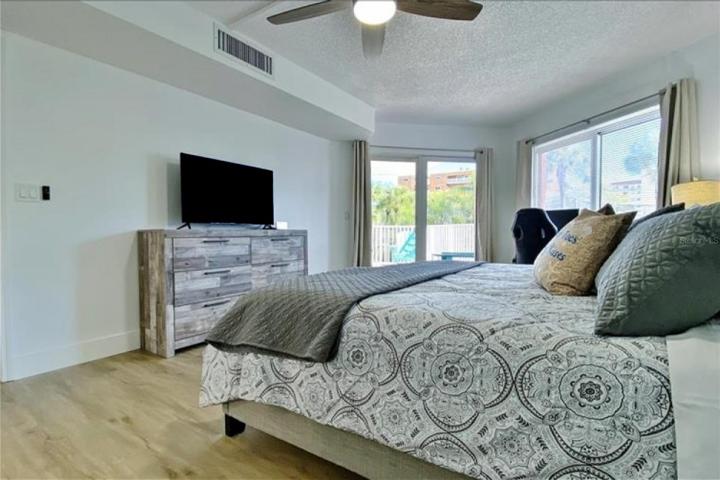 Also has storage with flat panel TV, slider to deck