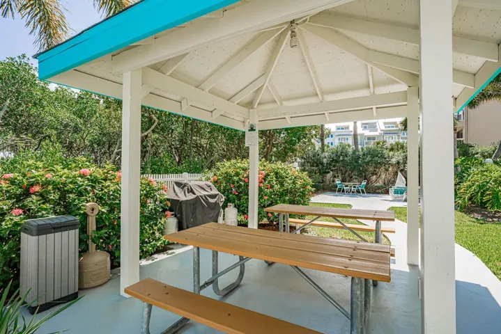Outdoor grill and picnic station