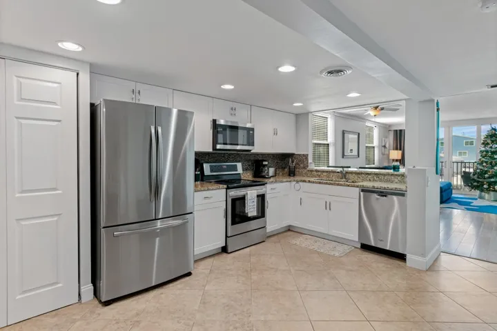 Spacious and bright kitchen