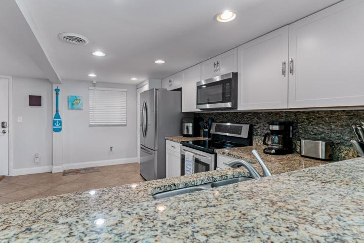 Kitchen with breakfast bar
