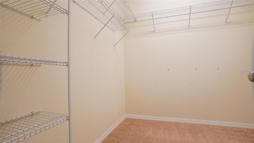 Walking Closet