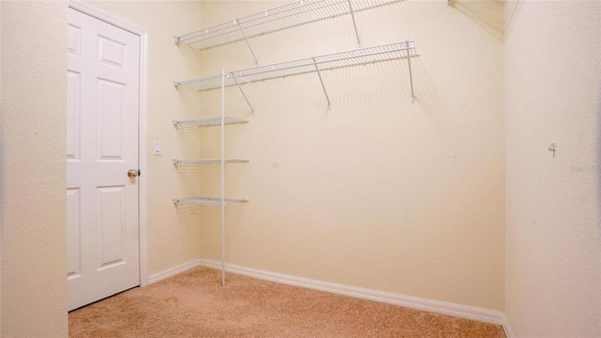Walking Closet