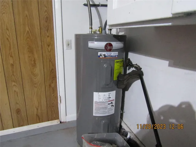 HOT WATER HEATER