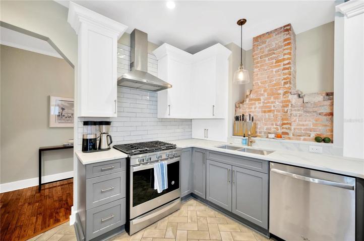 Gas Stove With Hood