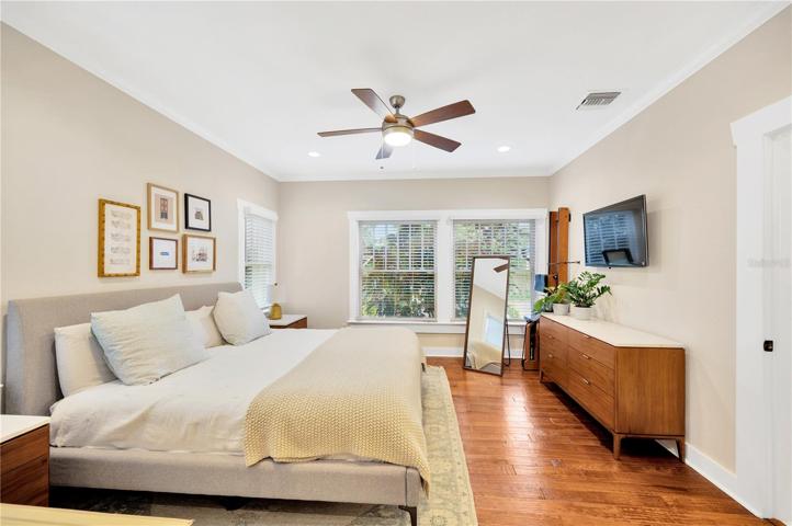 Sumptuous Primary Bedroom With Ensuite Bathroom &amp; Walk In Closet