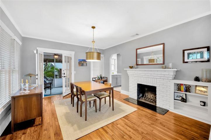 Wood Burning Fireplace &amp; Built In Bookshelves!